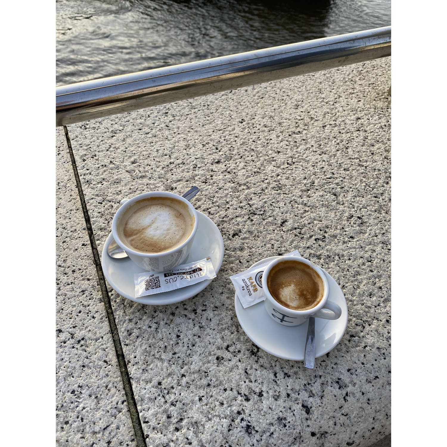 Dos cafés por favor - muy delicioso!