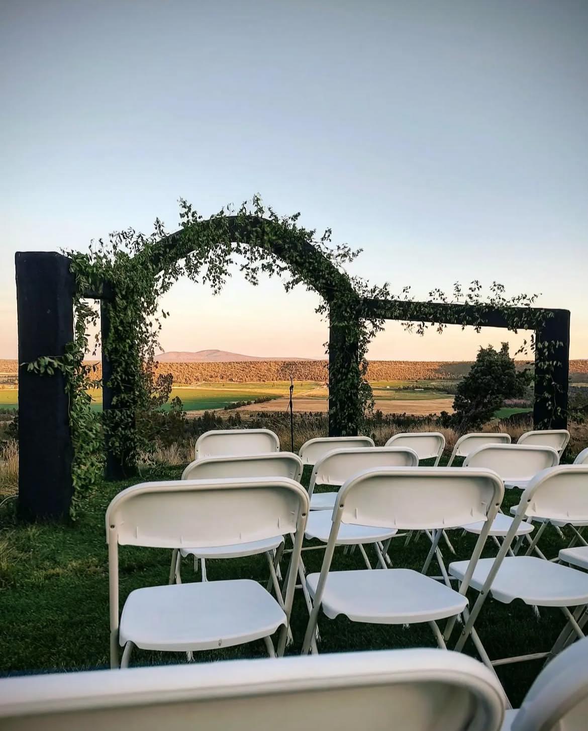 The Wedding Website of Henry Milum and Shayli Vaughan