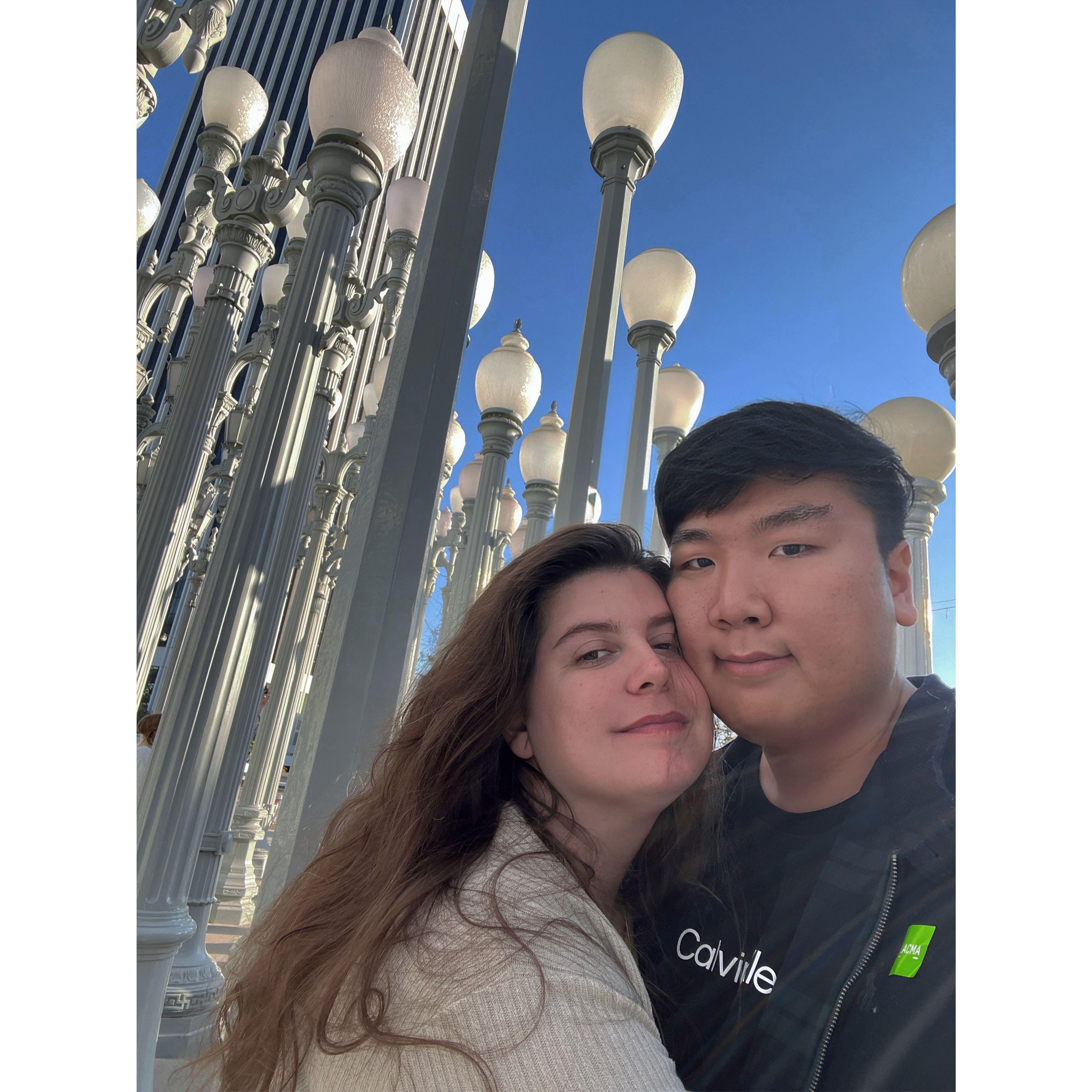 We both have backgrounds in art. Jessica studied animation, and Jinhwan studied art history. So we often visit LACMA. 저희 둘 다 예술을 공부했어요. 제시카는 애니메이션을 전공했고, 진환은 미술사를 전공했습니다. 그래서 저희는 라크마(LACMA)에 자주 가요.