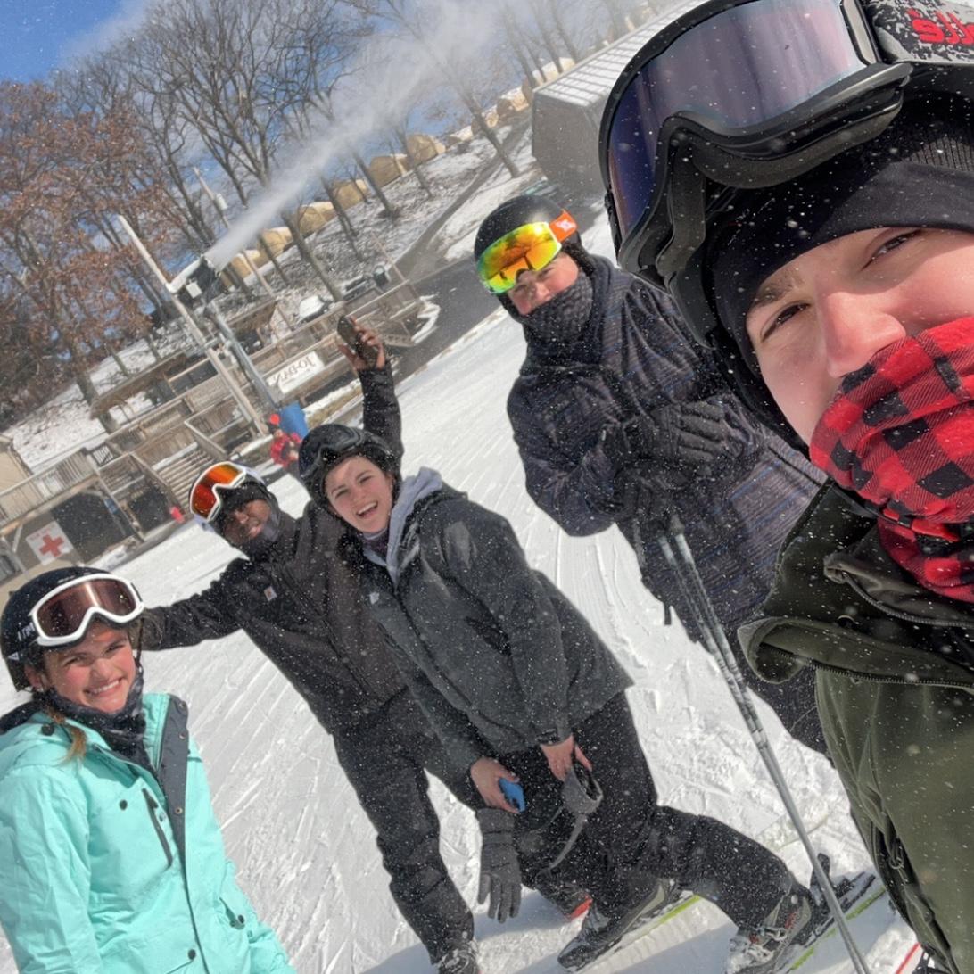 Fortune for Hallstrom teaching Sydney to ski, she stressed Erik and Sam to the max that day!