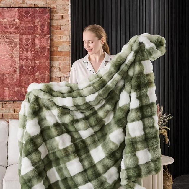 760GSM Faux Rabbit Faux Fur Throw Blanket,Super Thick Warm Bubble Blanket Throw,Fuzzy Luxury Plush Decorative Blanket for Couch Bed Sofa(Sage Green Grid Print,50''x 60'')