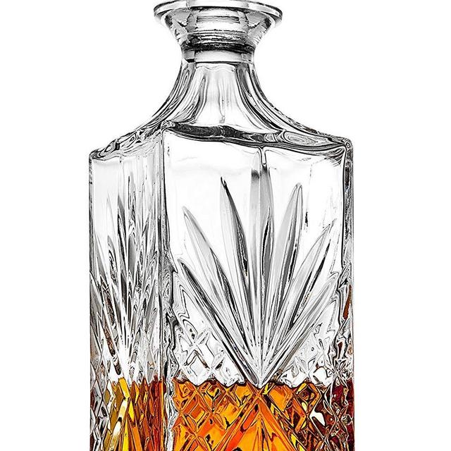 James Scott Crystal Decanter for Whiskey, Liquor and Bourbon - 25 Oz. Lead Free | Irish Cut design | Gift Box