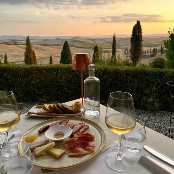 Tuscan Vineyard Tour & Wine Tasting