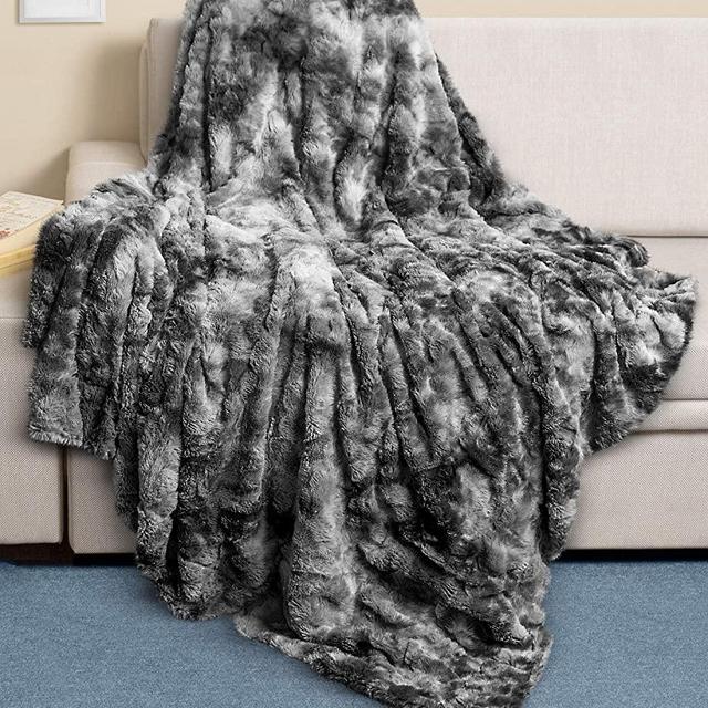 Everlasting Comfort Luxury Faux Fur Throw Blanket - Ultra Soft and Fluffy - Plush Throw Blankets for Couch Bed and Living Room - Fall Winter and Spring - 50x65 (Full Size) Gray