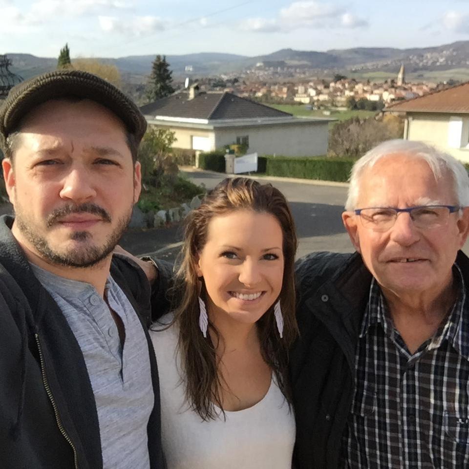 November 2015
Kelly meets her new French family <3