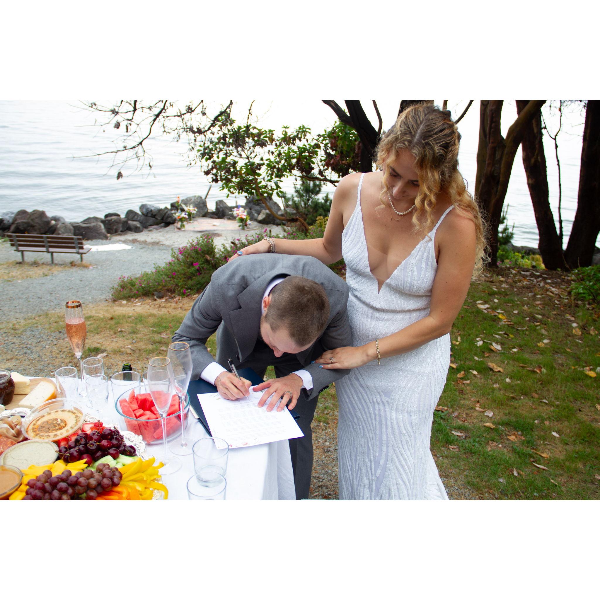 signing the Ketubah