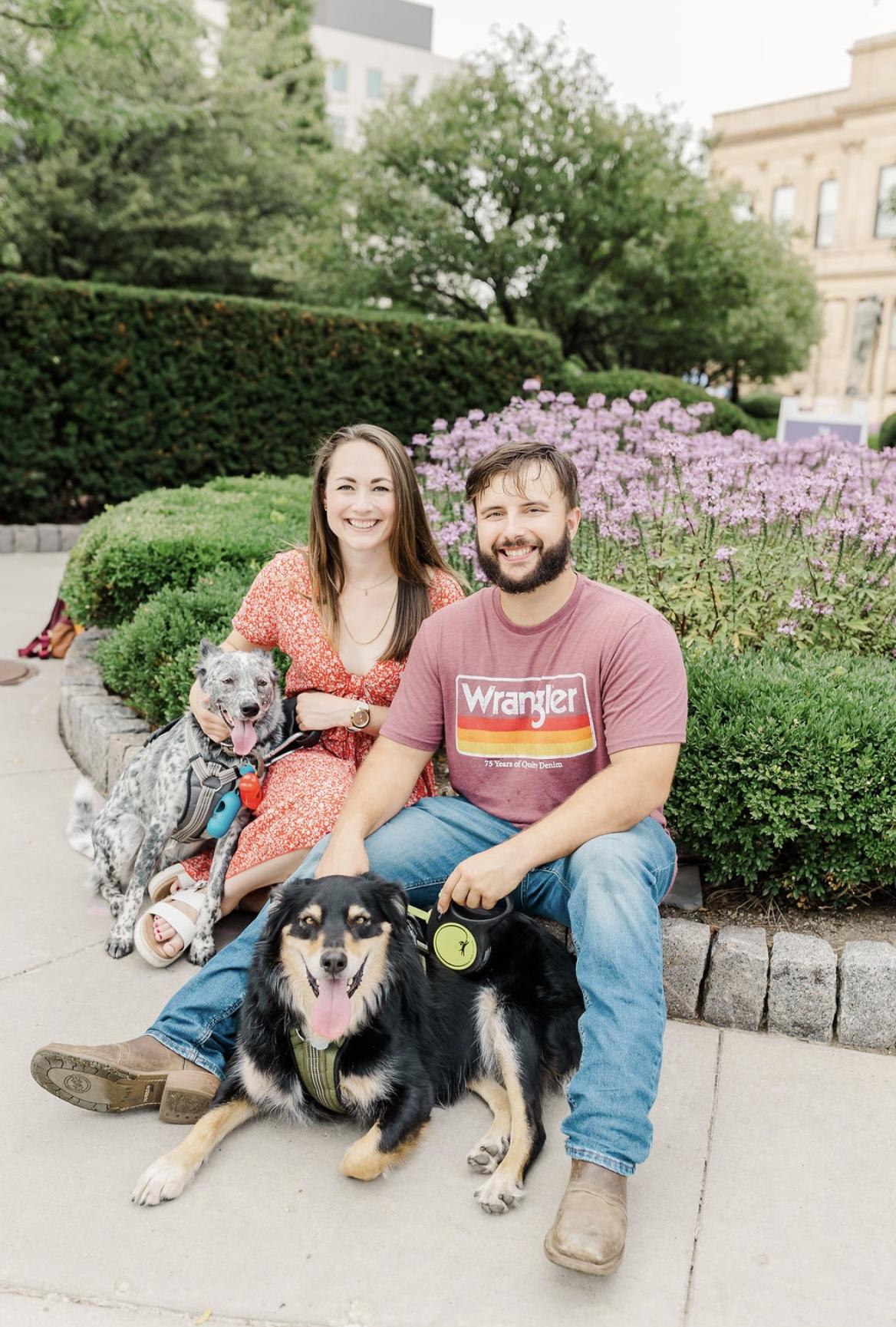 The Wedding Website of Lindsey Cole and Wade Peck