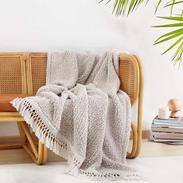 Ultra Soft Cozy Sherpa Throw Blanket, Light Weight Warm Decorative Throw Blanket with Tassel, 2 Tones Ombre Light Brown Pattern Reversible Boho Style Blanket for Sofa, Couch, Bedroom,Travel, 60”x80”