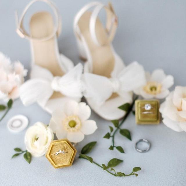 Double Slot -- Oro Hexagon Velvet Ring Box, Ring Box Double Slot, Flat Lay Styling Kit, Props, Yellow gold