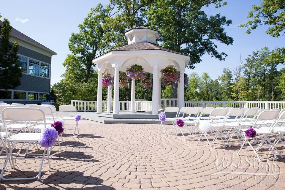The Wedding Website of Silvia Brito and Ronald Tracy