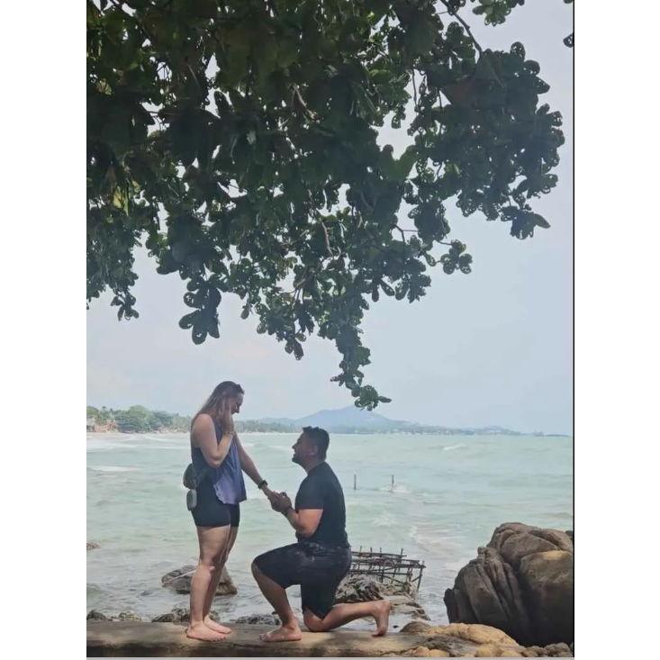 Alex proposed to Dana in Thailand
