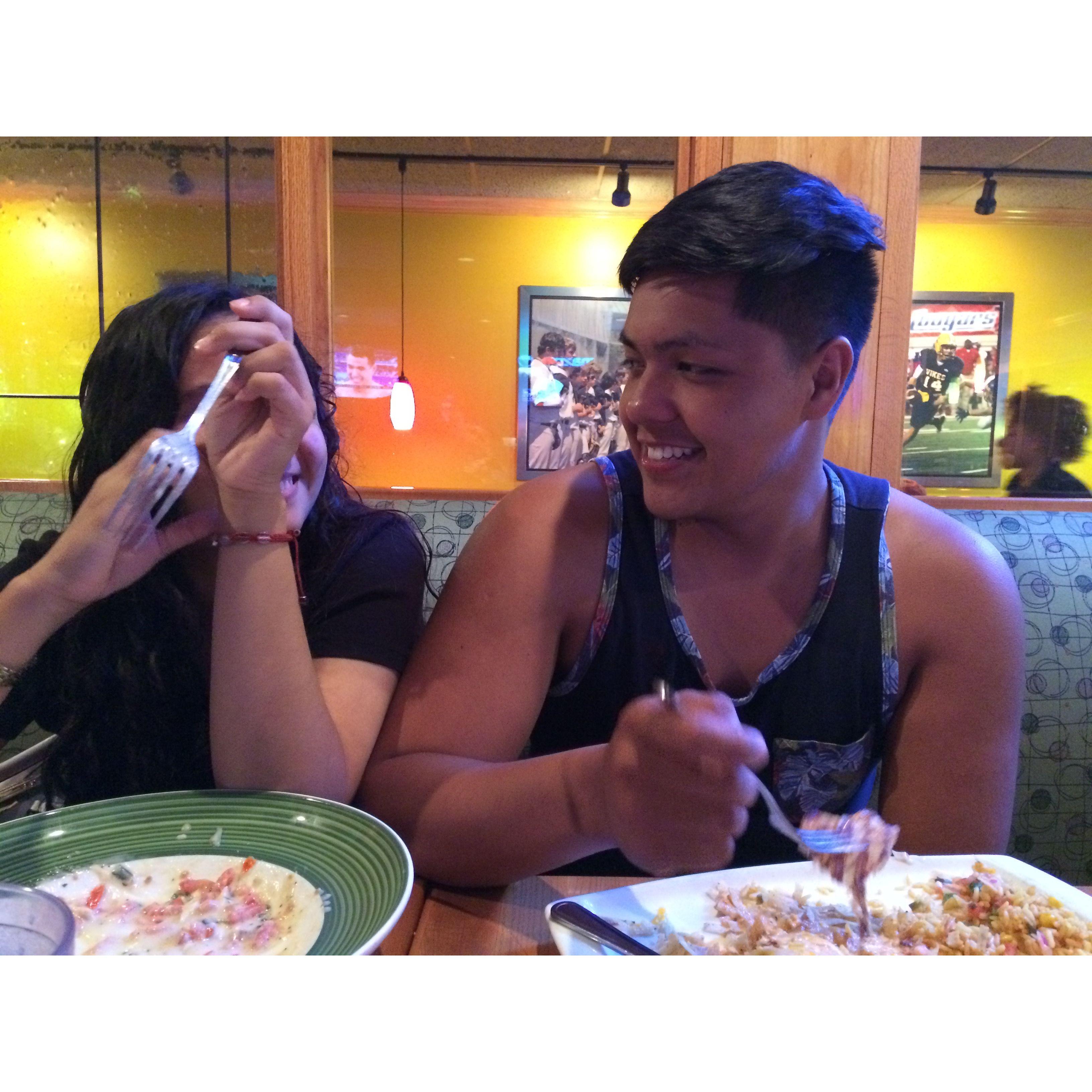2018- Applebees Date. My dad said Daniel was "mamado" in this picture lol