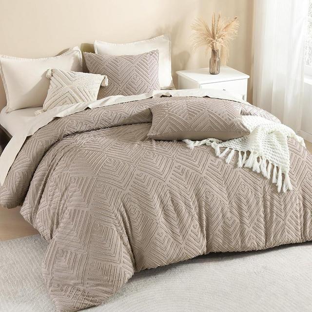 Litanika Oversized King Comforter Set Light Coffee, 3 Pieces Tufted Boho Farmhouse Bedding Comforter Set, Lightweight Fluffy All Season Comforter Set (120x98In Comforter & 2 Pillowcases)
