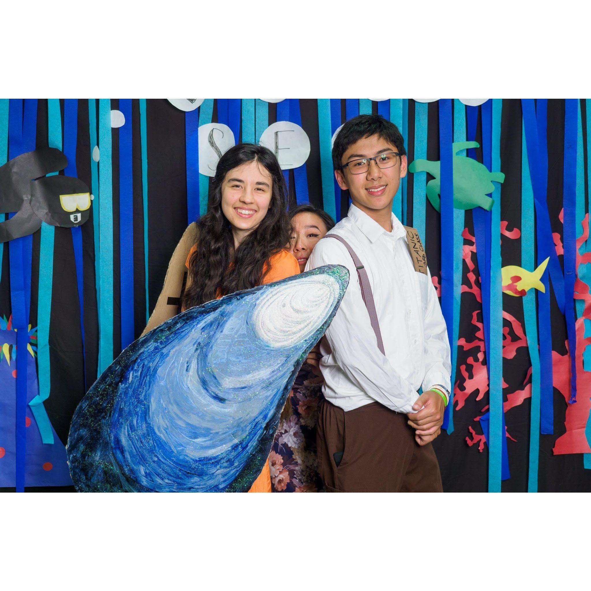 Sofia as a mussel and Jacob as dead Jack from Titanic