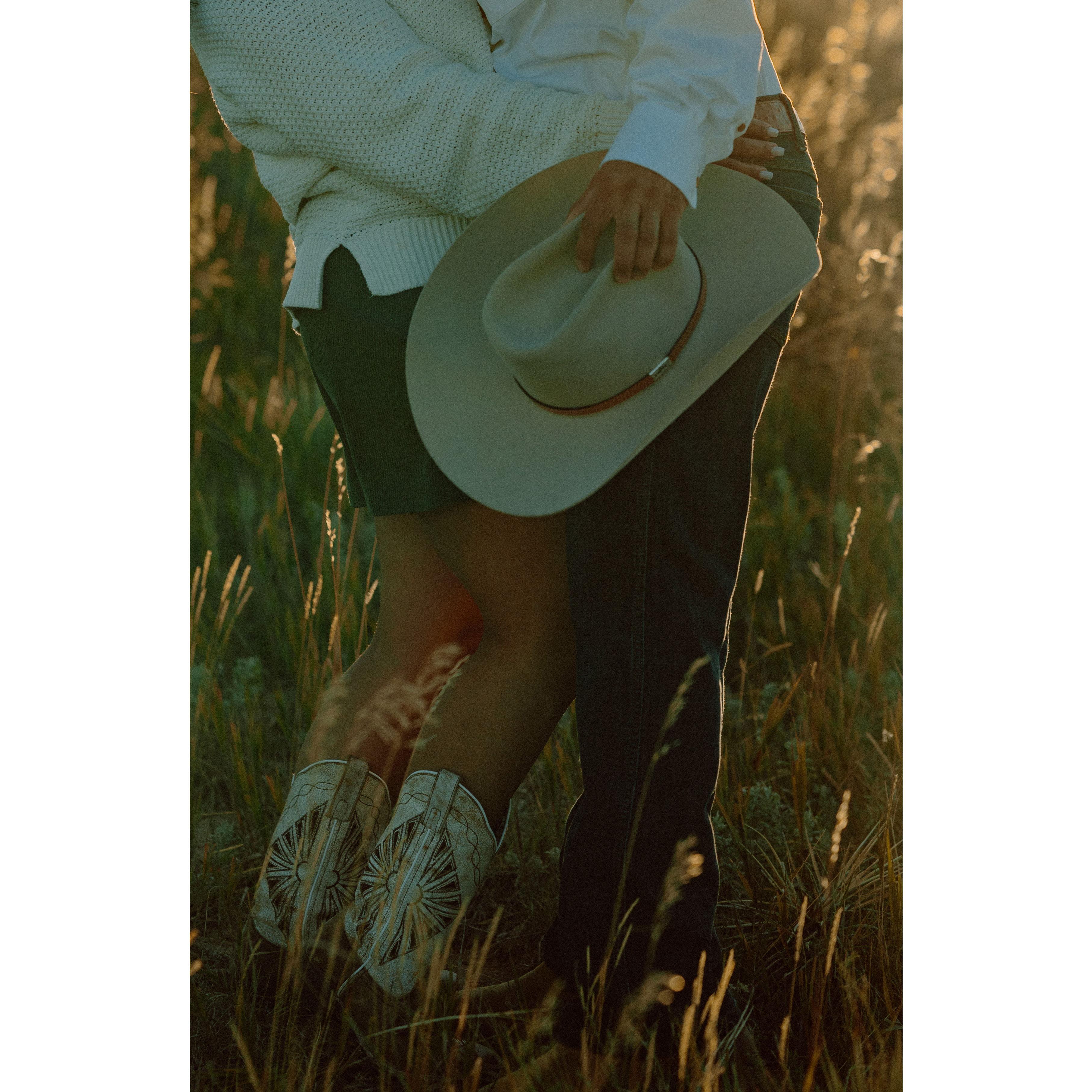 Yes, Diana is wearing cowgirl boots these days :)