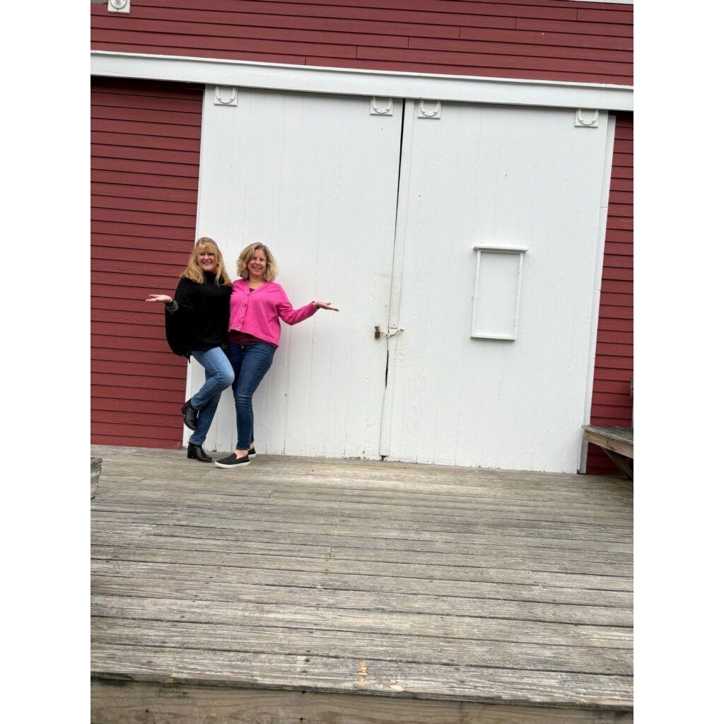 Welcome to the Barn, our wedding vendor! My officiant & I met with a few vendors!