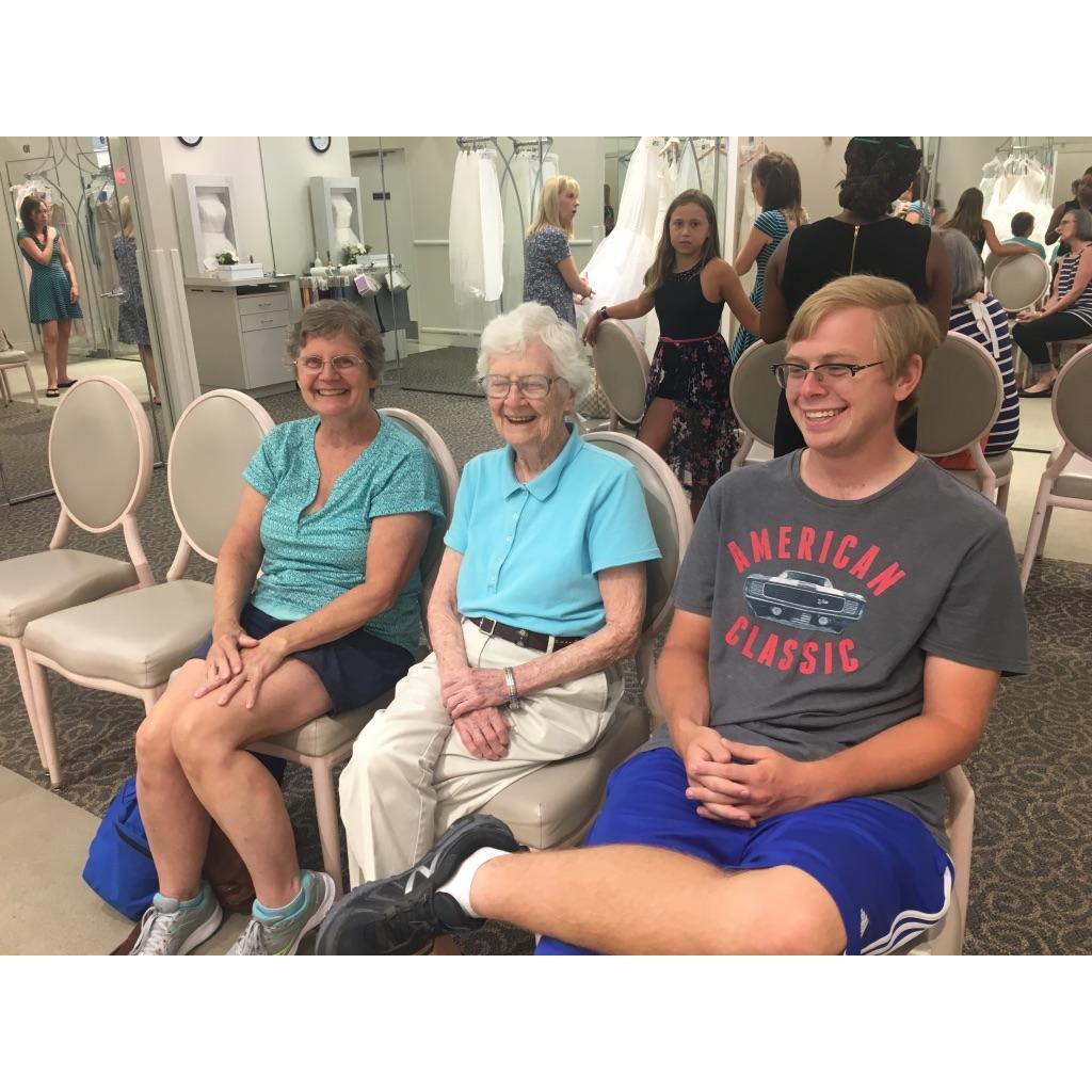Wedding dress shopping with Mom, Grandma Didi, and Mattfupoo