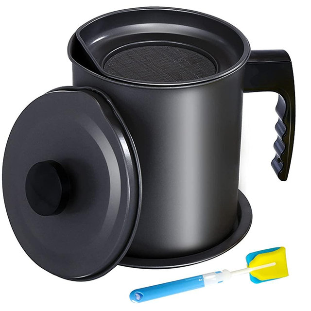 KEOUKE Bacon Grease Keeper with Strainer - 1.6L/7Cup Iron Grease Holder Bacon Grease Container with Strainer Oil Storage Grease Keeper for Cooking Oil, Frying Oil with Replaceable Cleaning Brush