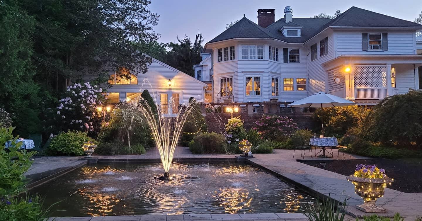 The Wedding Website of Ashlee Backhus and Mitchell Gwynn