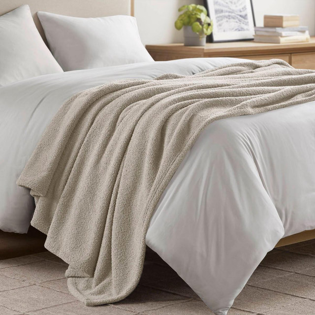 Feathersoft Buttery Feel Lightweight for All Seasons, Neutral Tone Throw in 100% Polyester, Taupe, Full/Queen