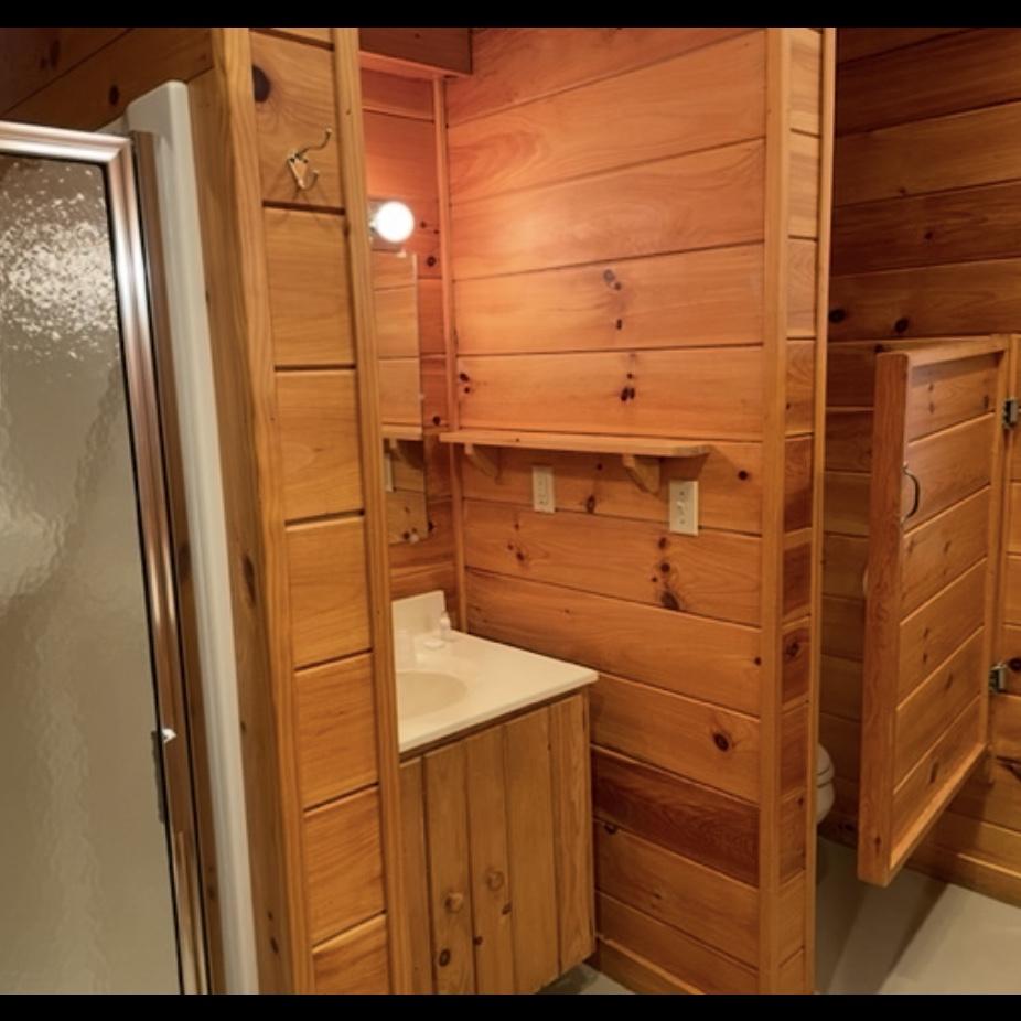 Cabin bathroom pic 2