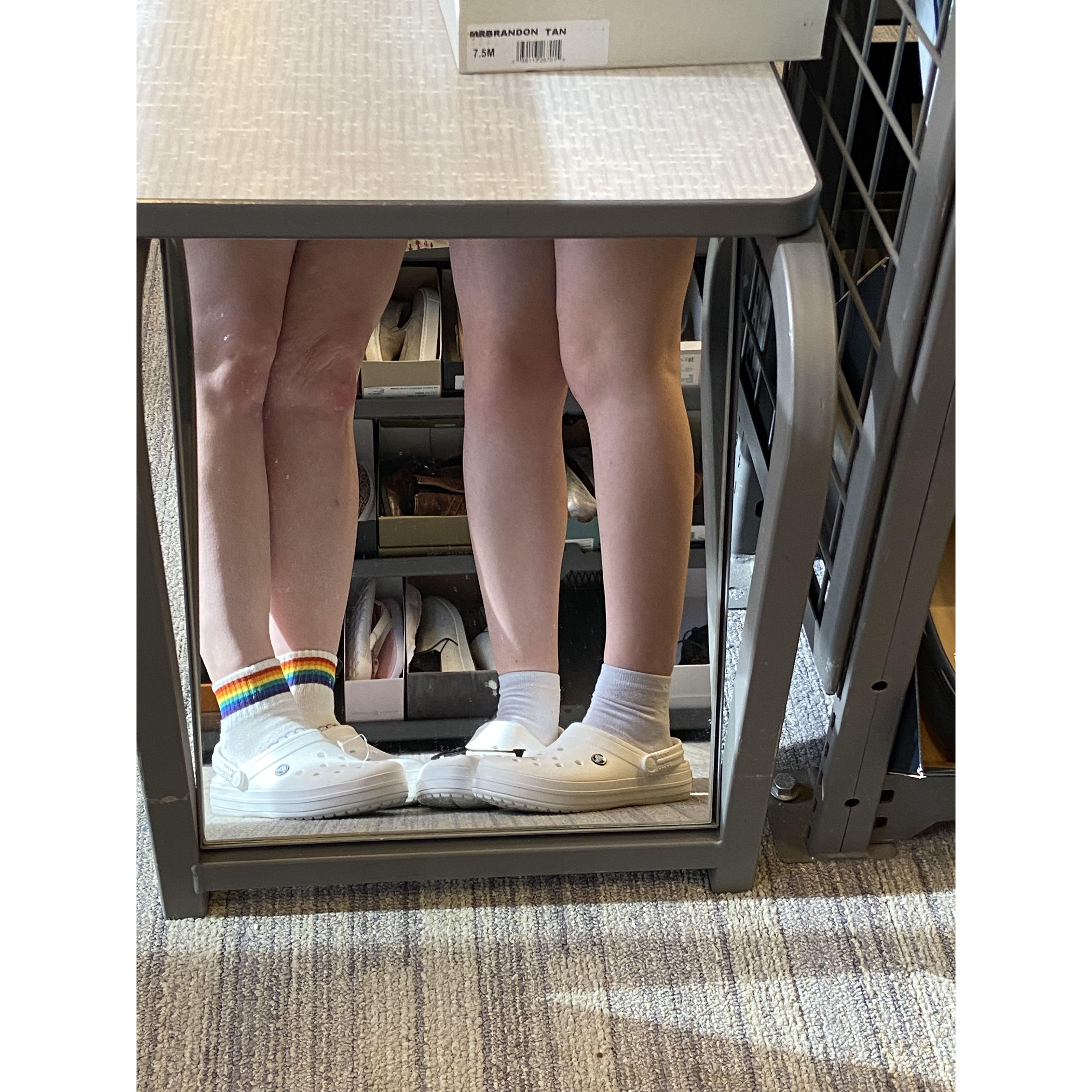 feet for free, just for our guests : )