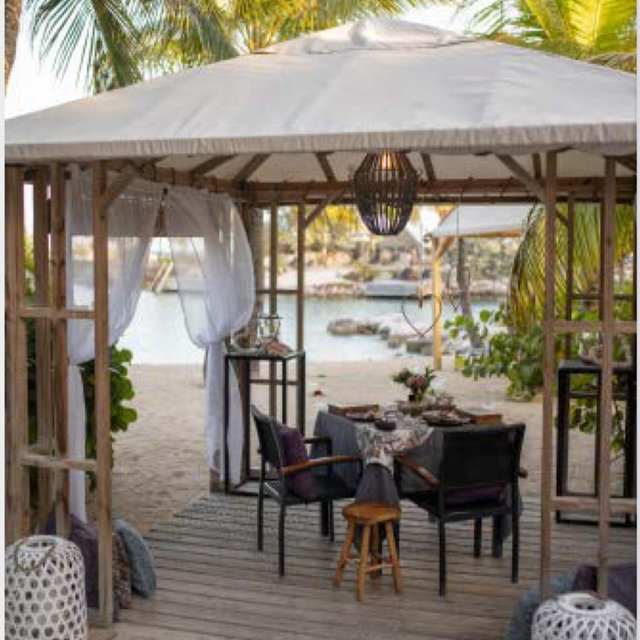 Baoase Gazebo dinner on the beach