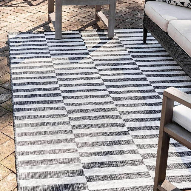 Unique Loom Outdoor Striped Collection Area Rug - Striped (5' 1" x 8' Rectangle, Charcoal/Ivory)