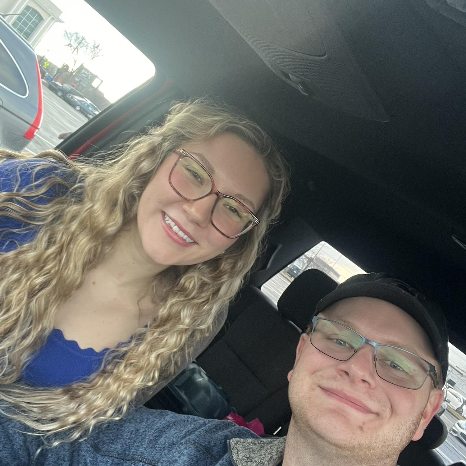 Anna arriving off the plane in Indiana for the first time ✈️😊