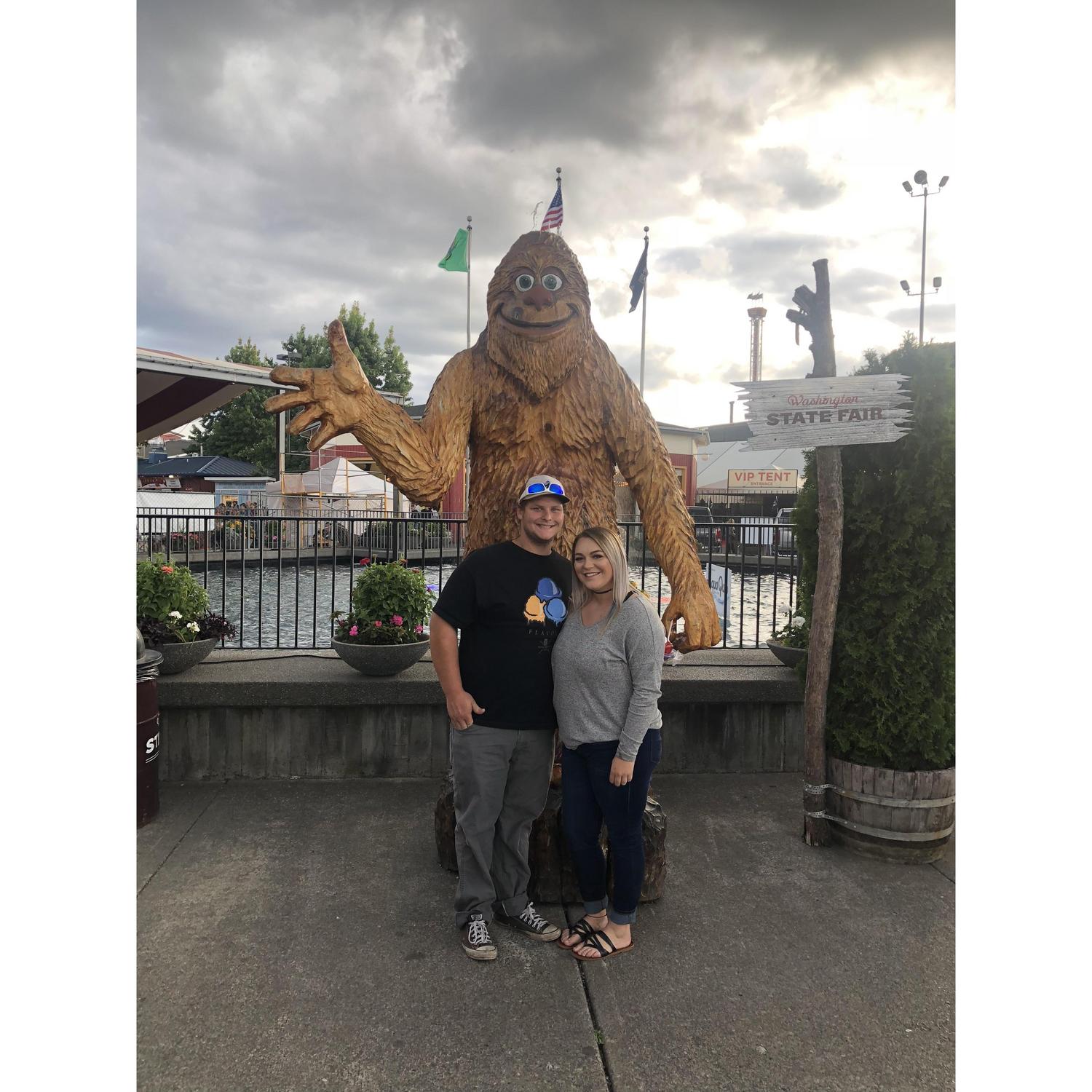We love to go to the fair every year, itβs one of our favorite dates π‘