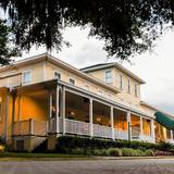Lakeside Inn