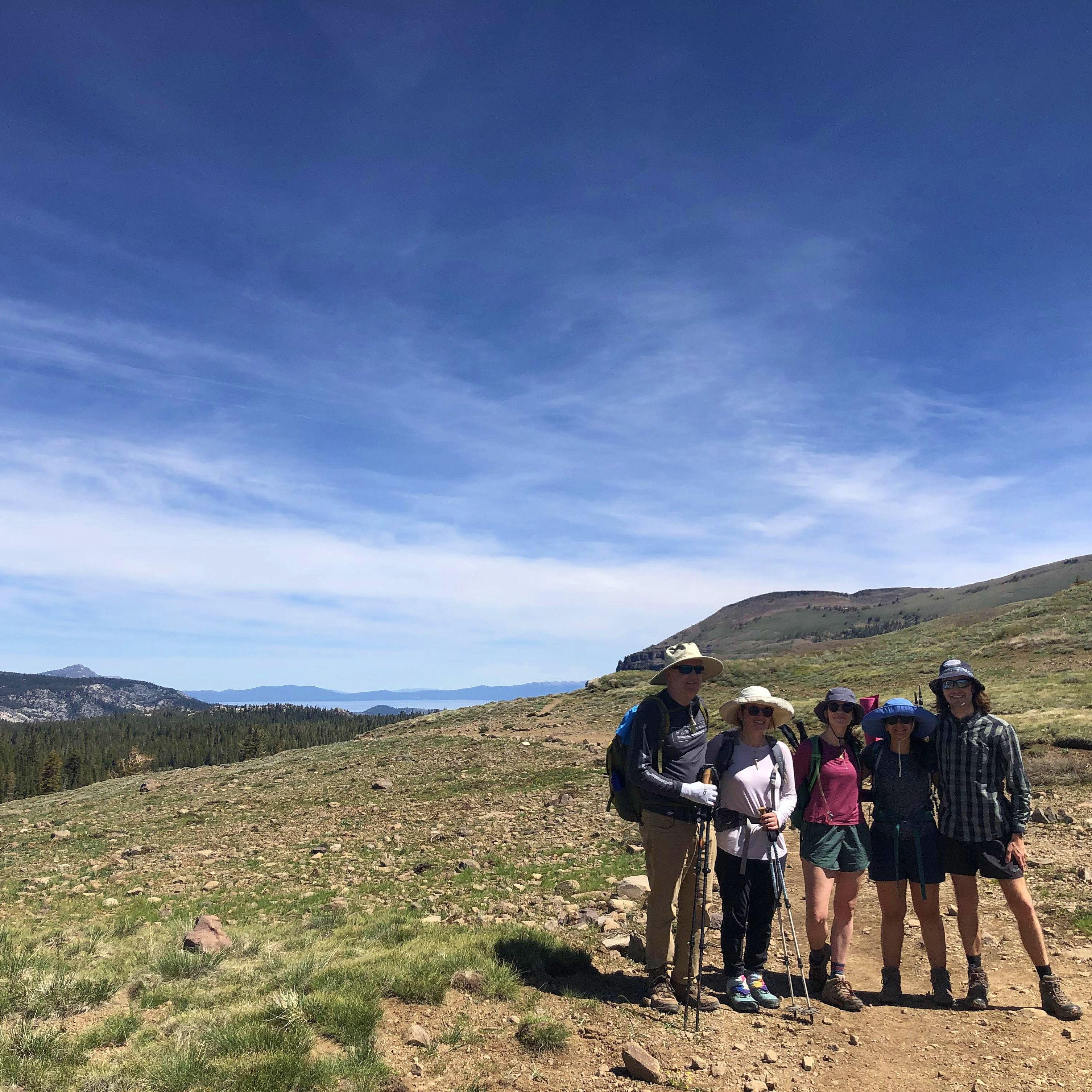 Senderismo en estado de Nevada con la familia de Davis.
//
Hiking in Nevada with Davis' family.