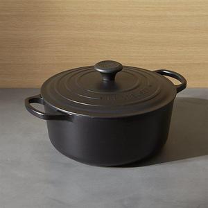 Le Creuset ® Signature 5.5-Qt. Round Dutch Oven with Lid - In Licorice