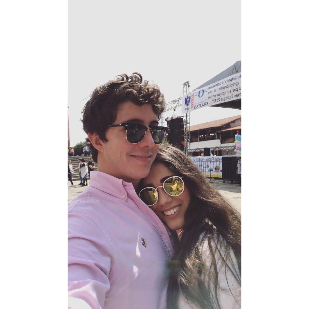 El amor llena este momento y con este momento comienza la eternidad∞