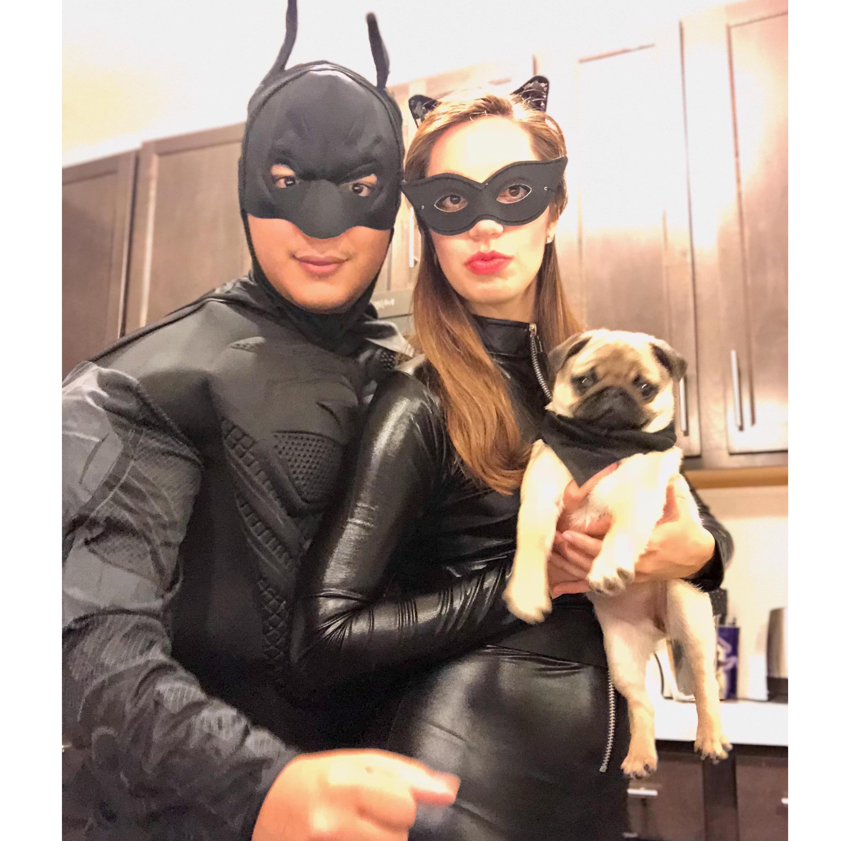 Baton Rouge, LA: Nuestro primer Halloween con Ofelia nuestra perrita en Octubre 2018.  Batman, Catwoman y nuestra asistente