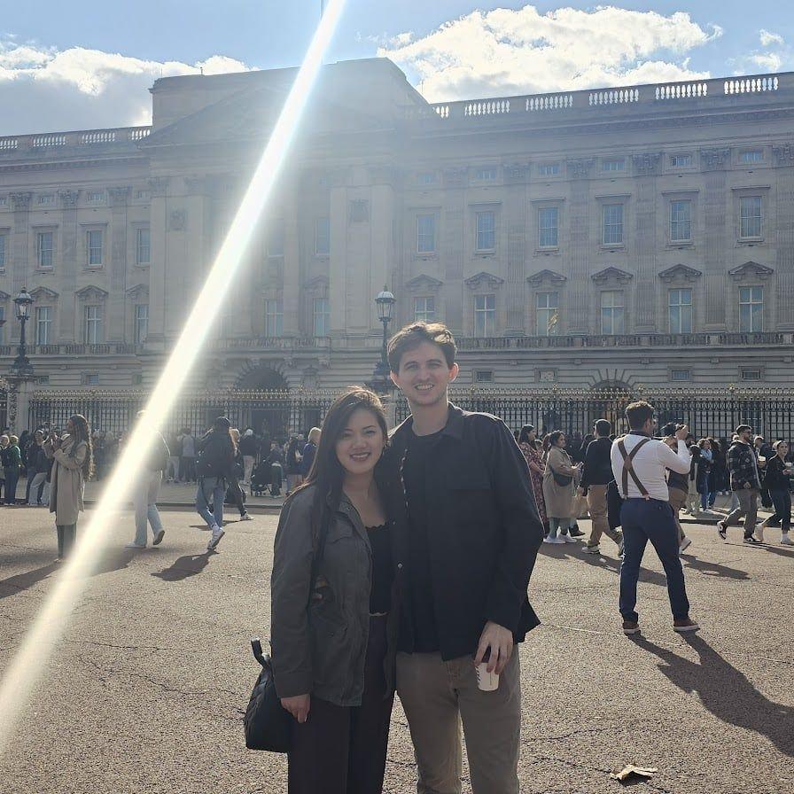 Buckingham Palace, where's the king?!