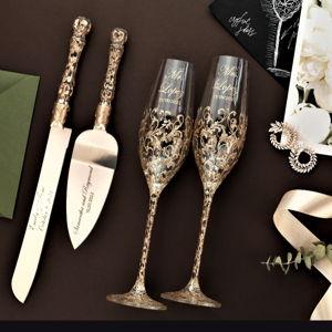 Personalized champagne flute and cake cutting set