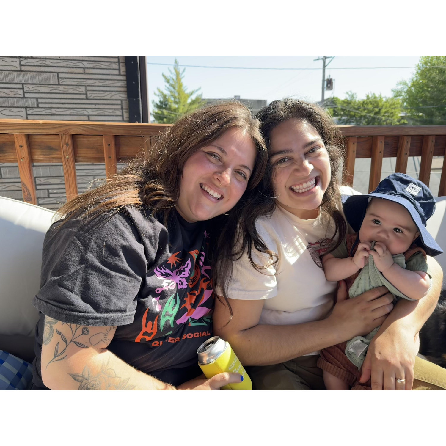 baby Anderson hanging with his aunties