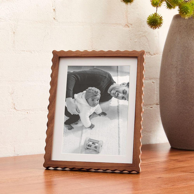 Scallop Wood Frame, Dark Ash, 5X7