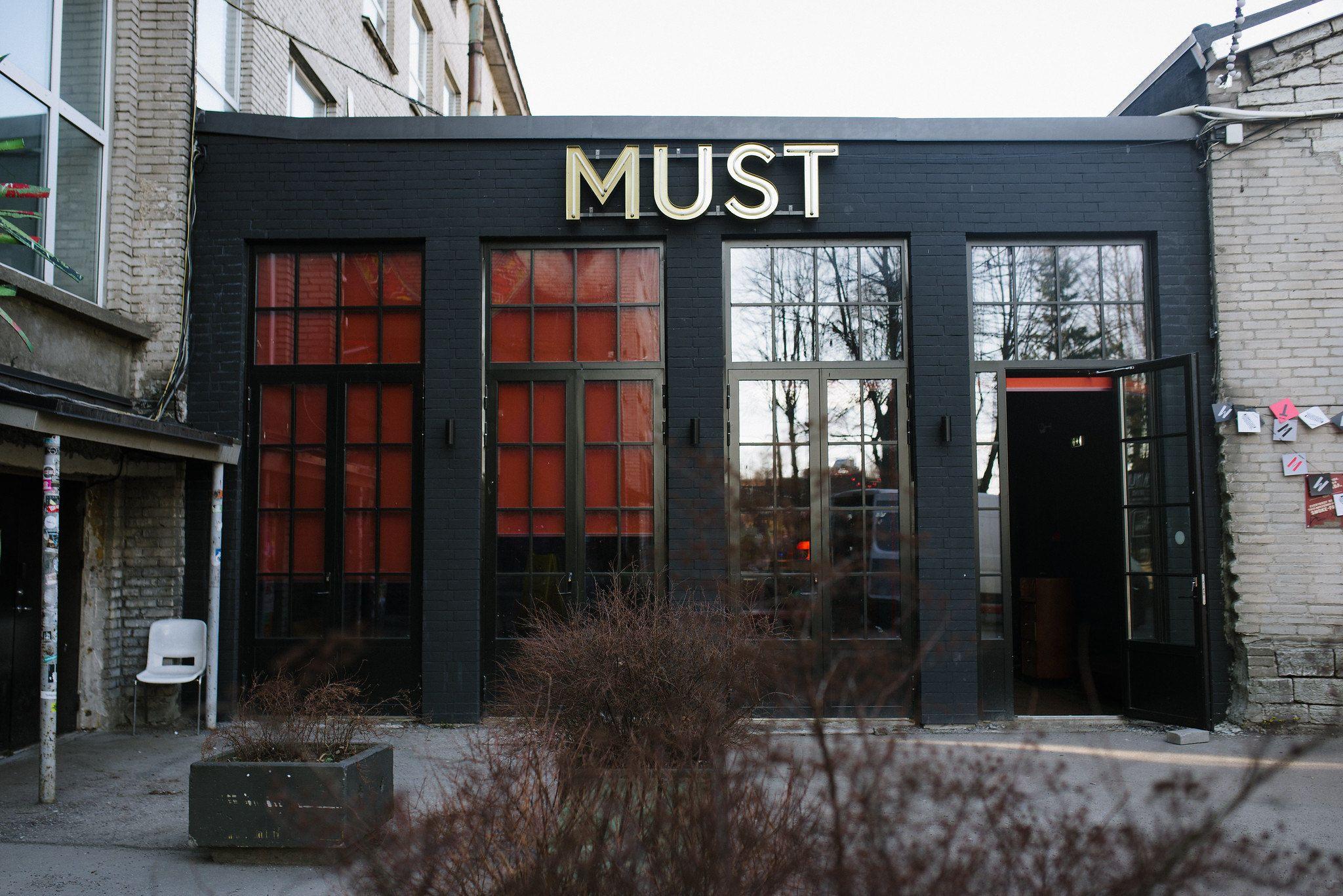 The Wedding Website of Liisa Veerus and Axel Allen Almet