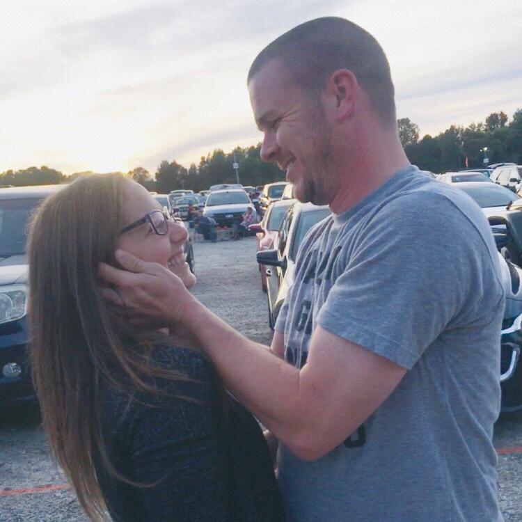 10.12.18
Amber catches a sweet moment between Rob & Kris while tailgating at a Chris Stapleton concert.