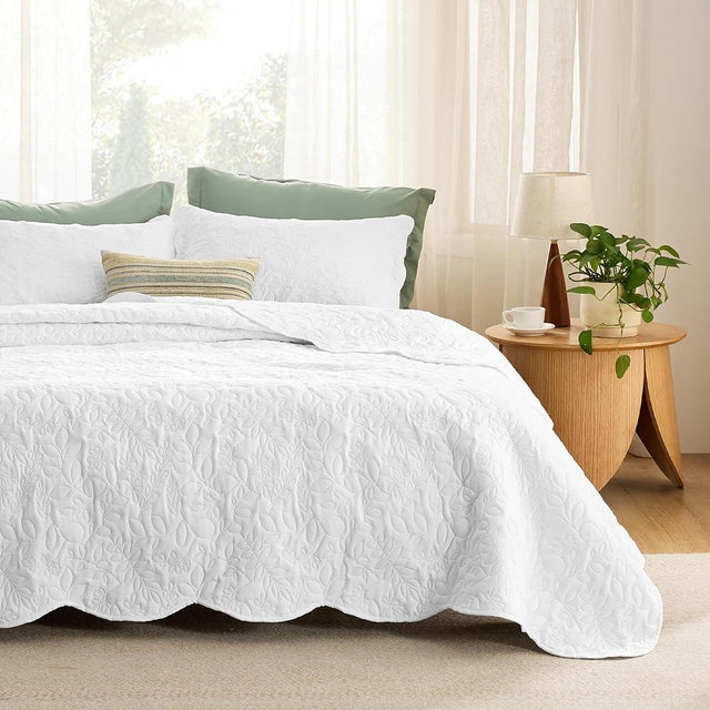 Bedsure King Size Quilt Set - Pre-Washed King Size Bedding Set - Ultra Soft Bedspread King Size - White Bedding Coverlet for All Seasons (includes 1 Quilt, 2 Pillow Shams)