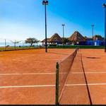 Access to all sports courts of the hotel.