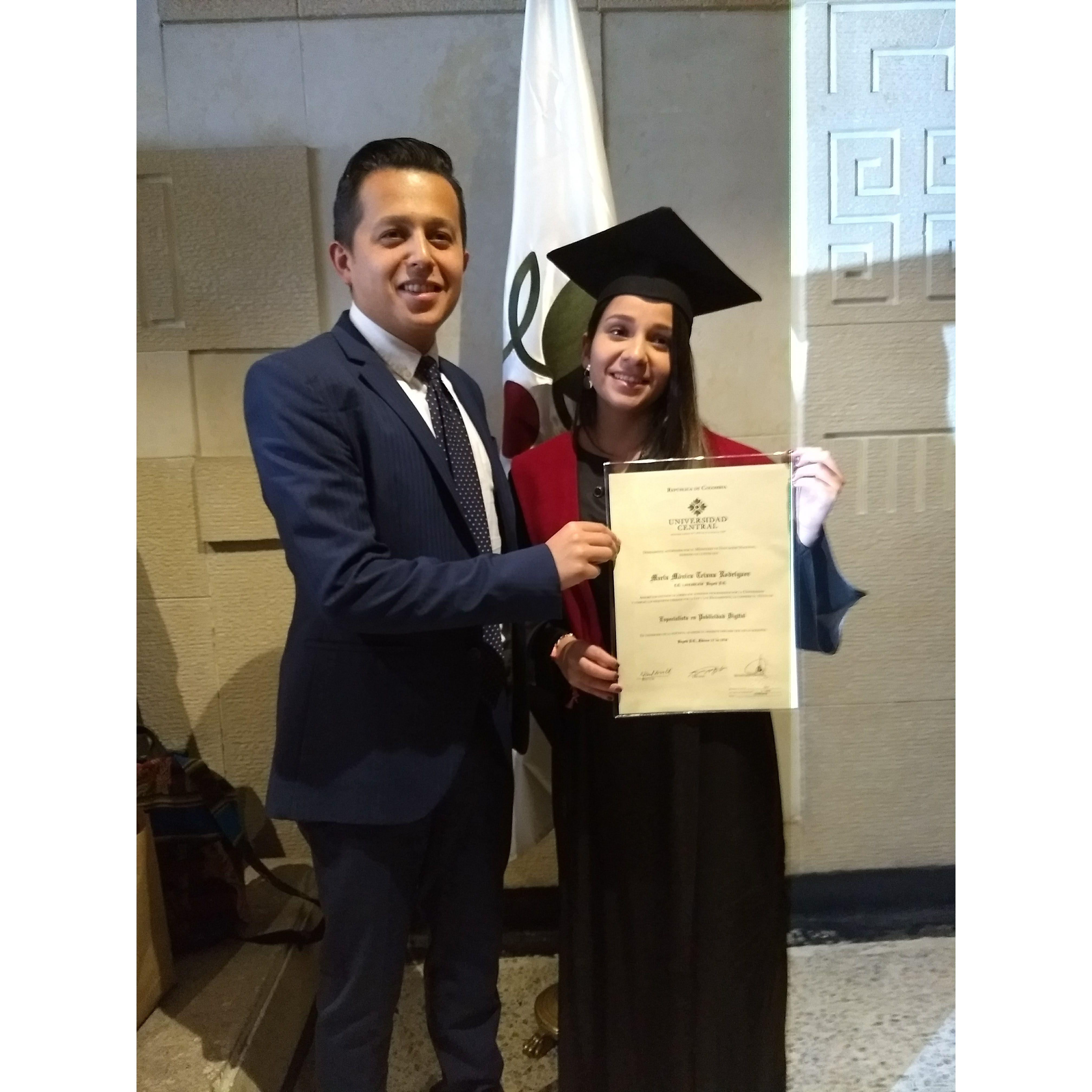 También celebramos el grado de epecialización de Moni, todos estábamos muy felices 👩🏻‍🎓