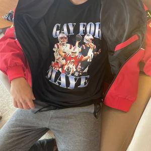 Help Nic see his bae