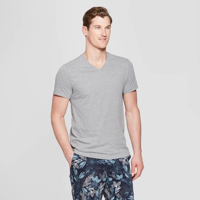 Men's Standard Fit Short Sleeve Lyndale V-Neck T-Shirt - Goodfellow & Co™ Gray L