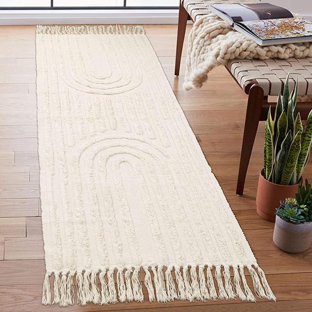 Boho Runner Rug 2x6, Lanffia Farmhouse White Rainbow Tufting Hallway Runner Rug with Tassels Indoor Washable Rug Floor Carpet for Living Room Kitchen Laundry Room Doorway Bedroom