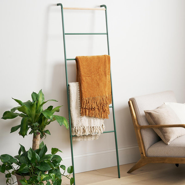 Yamazaki Home Tower Leaning Ladder Hanger