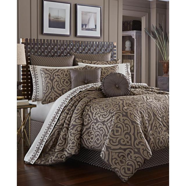 J Queen New York Astoria Queen 4-Pc. Comforter Set