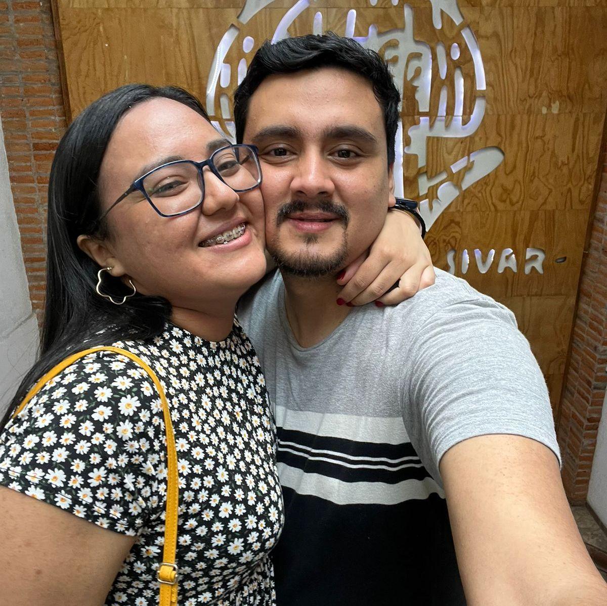 Cachete con cachete es mejor :3